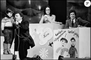 métier d'interprète, enfants avec micro et présentateurs, années 60