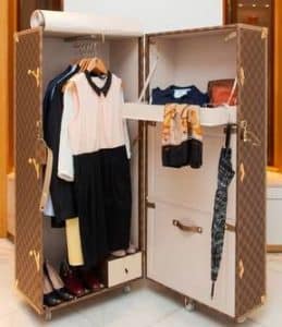 mot-valise vient de portmanteau, qui désigne une malle en anglais