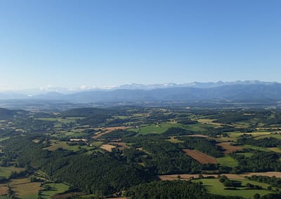 Vue des Pyrenées depuis une montgolfière